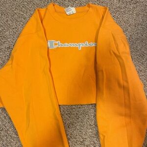 CHAMPION WOMENS CROPPED ORANGE REVERSE WEAVE SWEATSHIRT